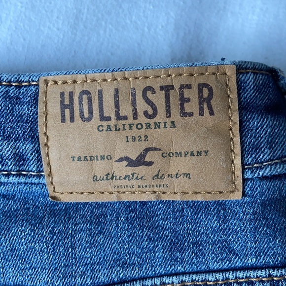 Hollister Ripped Boyfriend Jean Shorts - Picture 3 of 6